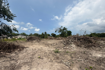 Tanah Status Bangunan Saiz 1.425 ekar di Kg. Nyior, Paka, Terengganu sebelah Masjid Kg. Nyior
