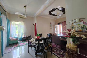 Banglo Setingkat di Kg. Alor Lit, Bukit Payong Terengganu