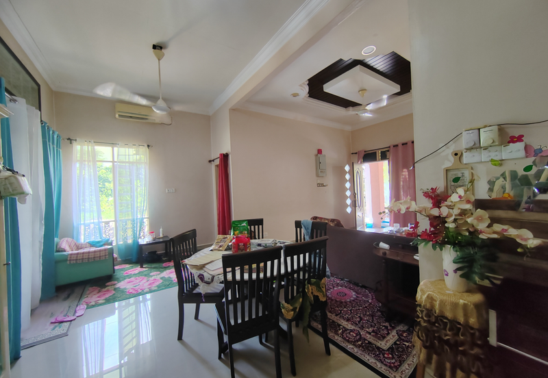 Banglo Setingkat di Kg. Alor Lit, Bukit Payong Terengganu