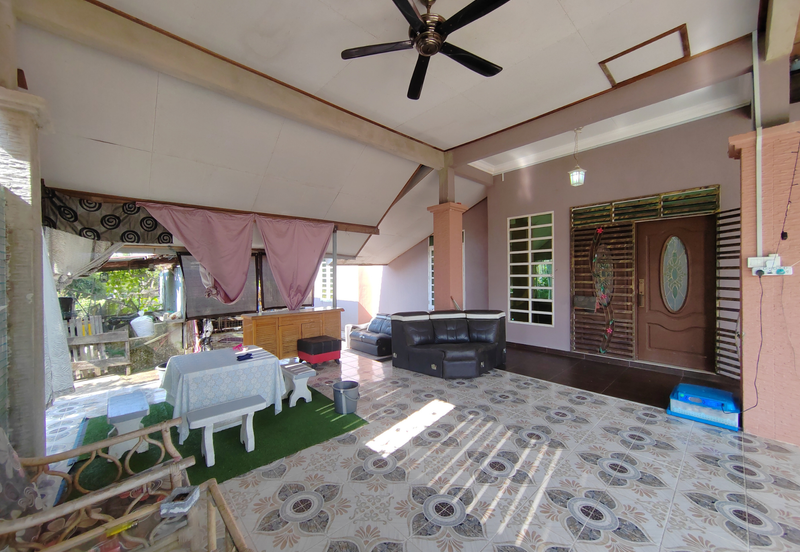 Banglo Setingkat di Kg. Alor Lit, Bukit Payong Terengganu