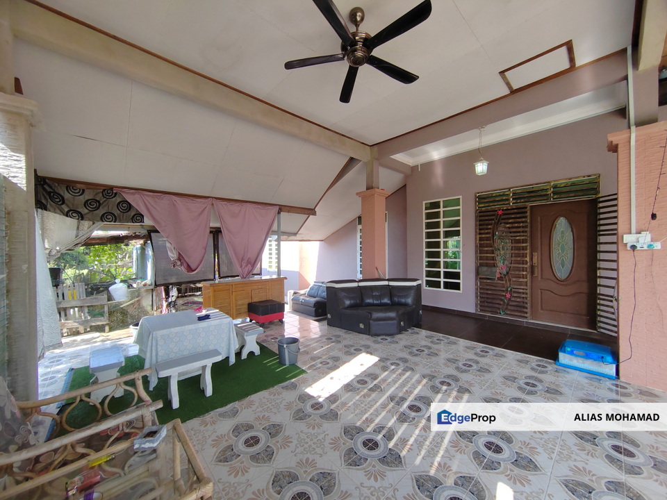 Banglo Setingkat di Kg. Alor Lit, Bukit Payong Terengganu, Terengganu, Marang