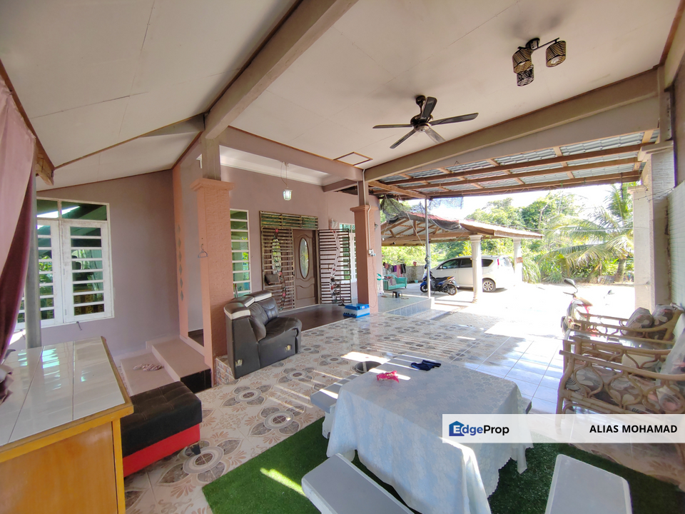 Banglo Setingkat di Kg. Alor Lit, Bukit Payong Terengganu, Terengganu, Marang