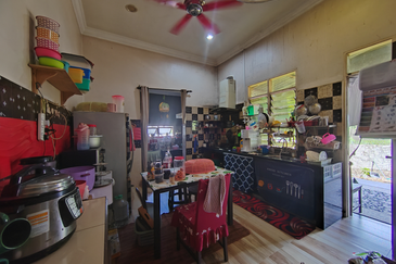 Banglo Setingkat di Kg. Alor Lit, Bukit Payong Terengganu