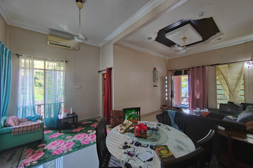 Banglo Setingkat di Kg. Alor Lit, Bukit Payong Terengganu