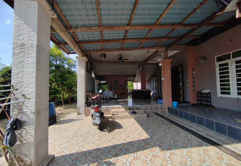 Banglo Setingkat di Kg. Alor Lit, Bukit Payong Terengganu