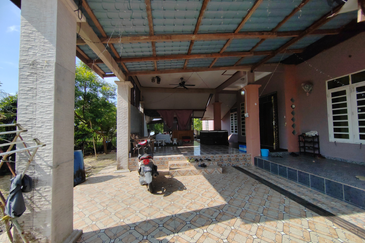 Banglo Setingkat di Kg. Alor Lit, Bukit Payong Terengganu