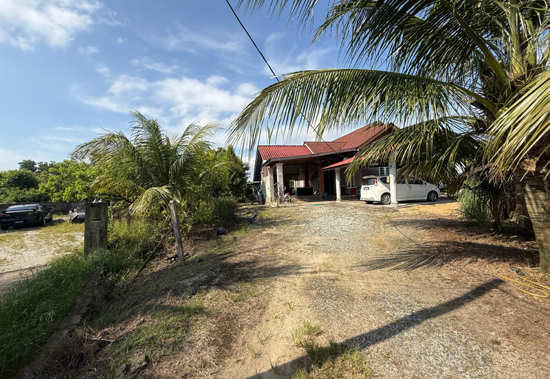 Banglo Setingkat di Kg. Alor Lit, Bukit Payong Terengganu