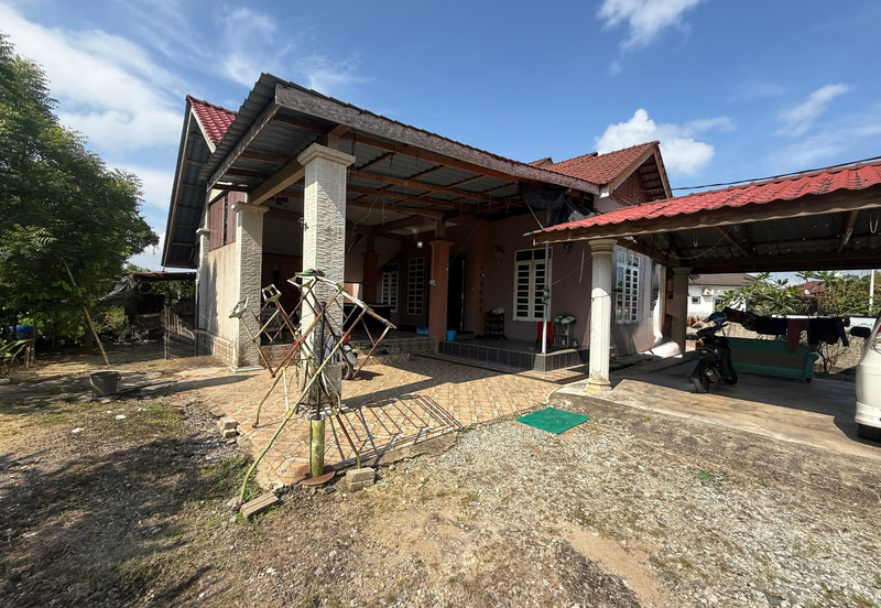 Banglo Setingkat di Kg. Alor Lit, Bukit Payong Terengganu