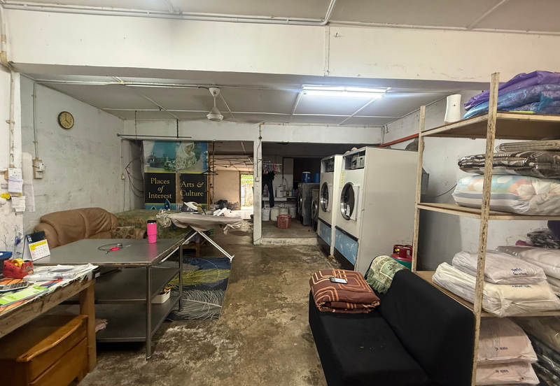 Shoplot 2 Tingkat di Batu Buruk mengadap Jalan Utama ke Bandaraya Kuala Terengganu