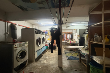 Shoplot 2 Tingkat di Batu Buruk mengadap Jalan Utama ke Bandaraya Kuala Terengganu