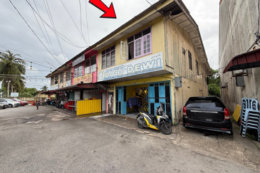 Shoplot 2 Tingkat di Batu Buruk mengadap Jalan Utama ke Bandaraya Kuala Terengganu