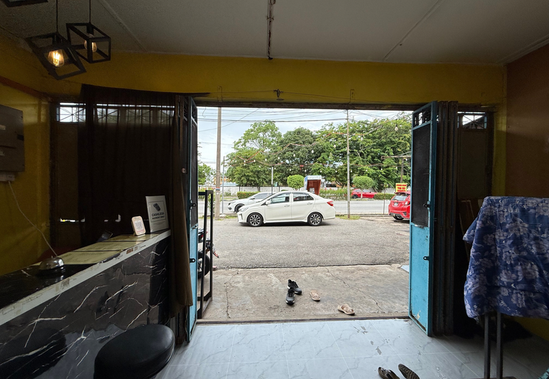 Shoplot 2 Tingkat di Batu Buruk mengadap Jalan Utama ke Bandaraya Kuala Terengganu