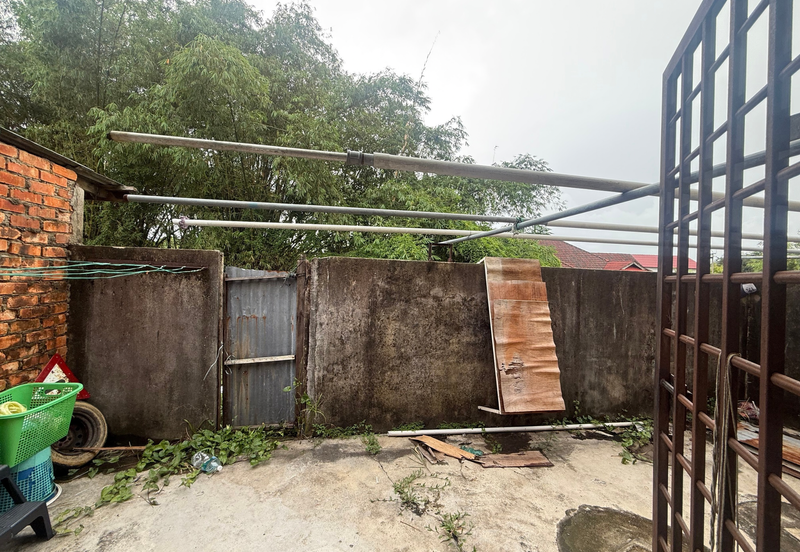 Shoplot 2 Tingkat di Batu Buruk mengadap Jalan Utama ke Bandaraya Kuala Terengganu