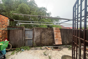 Shoplot 2 Tingkat di Batu Buruk mengadap Jalan Utama ke Bandaraya Kuala Terengganu