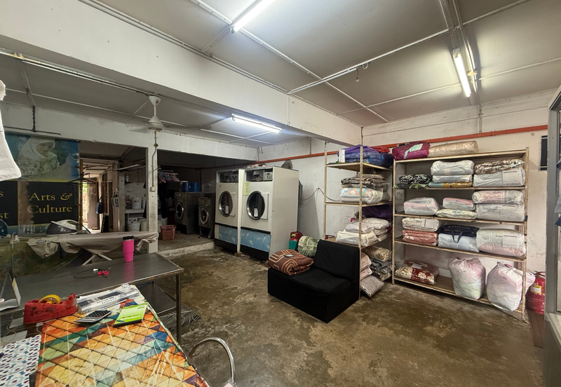 Shoplot 2 Tingkat di Batu Buruk mengadap Jalan Utama ke Bandaraya Kuala Terengganu