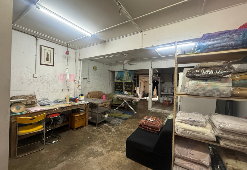 Shoplot 2 Tingkat di Batu Buruk mengadap Jalan Utama ke Bandaraya Kuala Terengganu