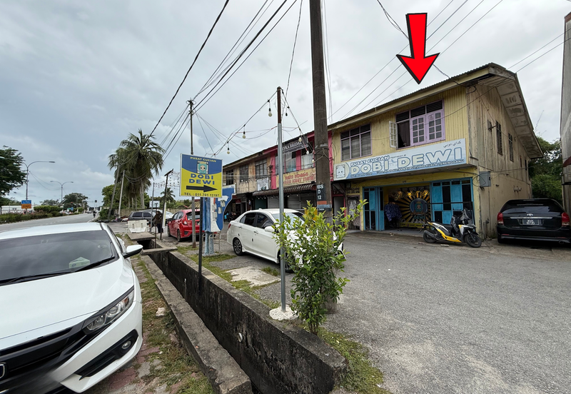 Shoplot 2 Tingkat di Batu Buruk mengadap Jalan Utama ke Bandaraya Kuala Terengganu