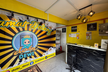 Shoplot 2 Tingkat di Batu Buruk mengadap Jalan Utama ke Bandaraya Kuala Terengganu