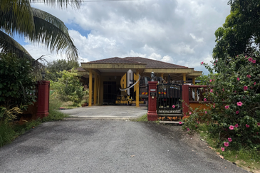 Rumah Banglo Setingkat di Kg. Atas Tol, Kuala Terengganu, Terengganu