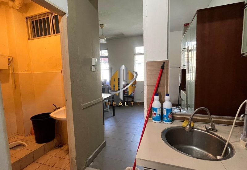 𝐑𝐔𝐌𝐀𝐇 𝐓𝐄𝐑𝐄𝐒 𝐃𝐔𝐀 𝐓𝐈𝐍𝐆𝐊𝐀𝐓 𝐂𝐎𝐑𝐍𝐄𝐑𝐋𝐎𝐓 𝐃𝐈 𝐓𝐀𝐌𝐀𝐍 𝐃𝐄𝐒𝐀 𝐒𝐎𝐋𝐄𝐇𝐀𝐇, 𝐊𝐔𝐀𝐋𝐀 𝐍𝐄𝐑𝐔𝐒