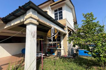 𝐑𝐔𝐌𝐀𝐇 𝐓𝐄𝐑𝐄𝐒 𝐃𝐔𝐀 𝐓𝐈𝐍𝐆𝐊𝐀𝐓 𝐂𝐎𝐑𝐍𝐄𝐑𝐋𝐎𝐓 𝐃𝐈 𝐓𝐀𝐌𝐀𝐍 𝐃𝐄𝐒𝐀 𝐒𝐎𝐋𝐄𝐇𝐀𝐇, 𝐊𝐔𝐀𝐋𝐀 𝐍𝐄𝐑𝐔𝐒