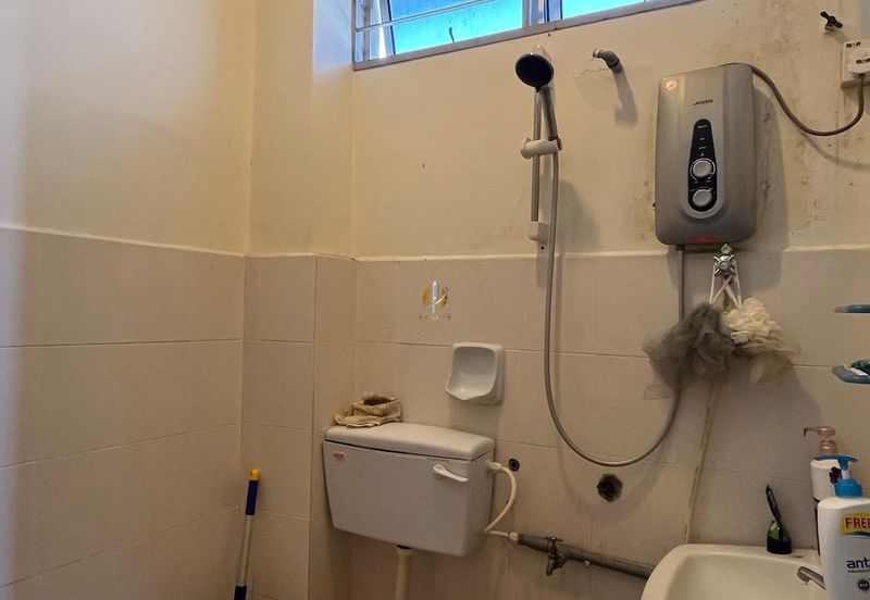 𝐑𝐔𝐌𝐀𝐇 𝐓𝐄𝐑𝐄𝐒 𝐃𝐔𝐀 𝐓𝐈𝐍𝐆𝐊𝐀𝐓 𝐂𝐎𝐑𝐍𝐄𝐑𝐋𝐎𝐓 𝐃𝐈 𝐓𝐀𝐌𝐀𝐍 𝐃𝐄𝐒𝐀 𝐒𝐎𝐋𝐄𝐇𝐀𝐇, 𝐊𝐔𝐀𝐋𝐀 𝐍𝐄𝐑𝐔𝐒