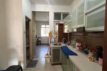 𝐑𝐔𝐌𝐀𝐇 𝐓𝐄𝐑𝐄𝐒 𝐃𝐔𝐀 𝐓𝐈𝐍𝐆𝐊𝐀𝐓 𝐂𝐎𝐑𝐍𝐄𝐑𝐋𝐎𝐓 𝐃𝐈 𝐓𝐀𝐌𝐀𝐍 𝐃𝐄𝐒𝐀 𝐒𝐎𝐋𝐄𝐇𝐀𝐇, 𝐊𝐔𝐀𝐋𝐀 𝐍𝐄𝐑𝐔𝐒