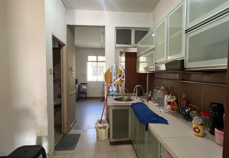 𝐑𝐔𝐌𝐀𝐇 𝐓𝐄𝐑𝐄𝐒 𝐃𝐔𝐀 𝐓𝐈𝐍𝐆𝐊𝐀𝐓 𝐂𝐎𝐑𝐍𝐄𝐑𝐋𝐎𝐓 𝐃𝐈 𝐓𝐀𝐌𝐀𝐍 𝐃𝐄𝐒𝐀 𝐒𝐎𝐋𝐄𝐇𝐀𝐇, 𝐊𝐔𝐀𝐋𝐀 𝐍𝐄𝐑𝐔𝐒