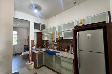 𝐑𝐔𝐌𝐀𝐇 𝐓𝐄𝐑𝐄𝐒 𝐃𝐔𝐀 𝐓𝐈𝐍𝐆𝐊𝐀𝐓 𝐂𝐎𝐑𝐍𝐄𝐑𝐋𝐎𝐓 𝐃𝐈 𝐓𝐀𝐌𝐀𝐍 𝐃𝐄𝐒𝐀 𝐒𝐎𝐋𝐄𝐇𝐀𝐇, 𝐊𝐔𝐀𝐋𝐀 𝐍𝐄𝐑𝐔𝐒