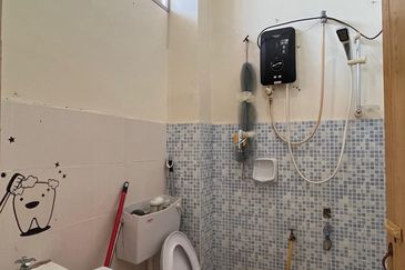 𝐑𝐔𝐌𝐀𝐇 𝐓𝐄𝐑𝐄𝐒 𝐃𝐔𝐀 𝐓𝐈𝐍𝐆𝐊𝐀𝐓 𝐂𝐎𝐑𝐍𝐄𝐑𝐋𝐎𝐓 𝐃𝐈 𝐓𝐀𝐌𝐀𝐍 𝐃𝐄𝐒𝐀 𝐒𝐎𝐋𝐄𝐇𝐀𝐇, 𝐊𝐔𝐀𝐋𝐀 𝐍𝐄𝐑𝐔𝐒