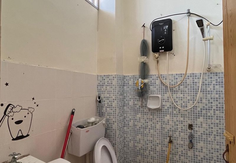 𝐑𝐔𝐌𝐀𝐇 𝐓𝐄𝐑𝐄𝐒 𝐃𝐔𝐀 𝐓𝐈𝐍𝐆𝐊𝐀𝐓 𝐂𝐎𝐑𝐍𝐄𝐑𝐋𝐎𝐓 𝐃𝐈 𝐓𝐀𝐌𝐀𝐍 𝐃𝐄𝐒𝐀 𝐒𝐎𝐋𝐄𝐇𝐀𝐇, 𝐊𝐔𝐀𝐋𝐀 𝐍𝐄𝐑𝐔𝐒