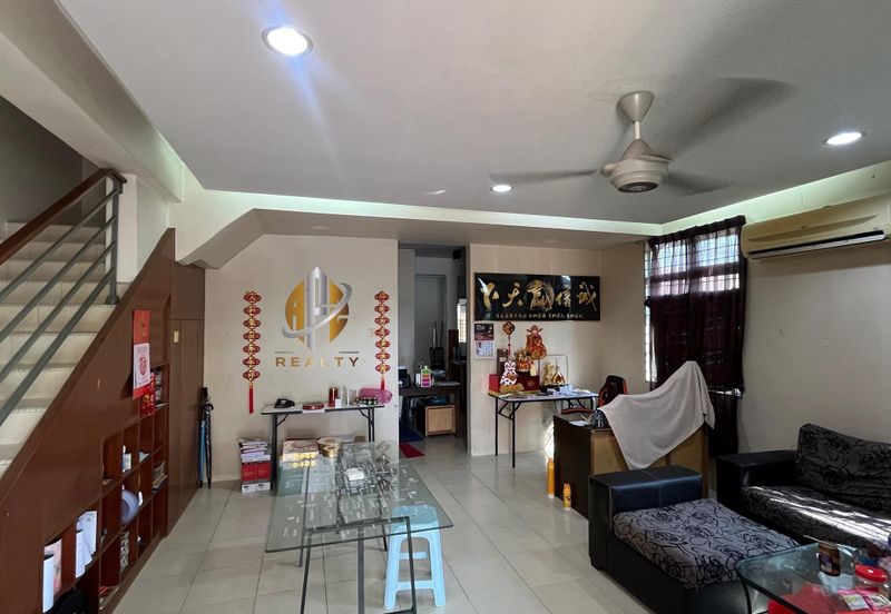 𝐑𝐔𝐌𝐀𝐇 𝐓𝐄𝐑𝐄𝐒 𝐃𝐔𝐀 𝐓𝐈𝐍𝐆𝐊𝐀𝐓 𝐂𝐎𝐑𝐍𝐄𝐑𝐋𝐎𝐓 𝐃𝐈 𝐓𝐀𝐌𝐀𝐍 𝐃𝐄𝐒𝐀 𝐒𝐎𝐋𝐄𝐇𝐀𝐇, 𝐊𝐔𝐀𝐋𝐀 𝐍𝐄𝐑𝐔𝐒