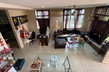 𝐑𝐔𝐌𝐀𝐇 𝐓𝐄𝐑𝐄𝐒 𝐃𝐔𝐀 𝐓𝐈𝐍𝐆𝐊𝐀𝐓 𝐂𝐎𝐑𝐍𝐄𝐑𝐋𝐎𝐓 𝐃𝐈 𝐓𝐀𝐌𝐀𝐍 𝐃𝐄𝐒𝐀 𝐒𝐎𝐋𝐄𝐇𝐀𝐇, 𝐊𝐔𝐀𝐋𝐀 𝐍𝐄𝐑𝐔𝐒