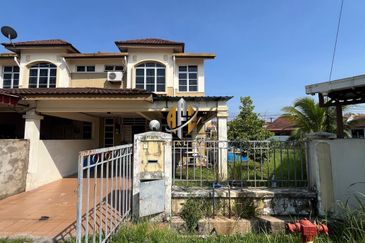 𝐑𝐔𝐌𝐀𝐇 𝐓𝐄𝐑𝐄𝐒 𝐃𝐔𝐀 𝐓𝐈𝐍𝐆𝐊𝐀𝐓 𝐂𝐎𝐑𝐍𝐄𝐑𝐋𝐎𝐓 𝐃𝐈 𝐓𝐀𝐌𝐀𝐍 𝐃𝐄𝐒𝐀 𝐒𝐎𝐋𝐄𝐇𝐀𝐇, 𝐊𝐔𝐀𝐋𝐀 𝐍𝐄𝐑𝐔𝐒