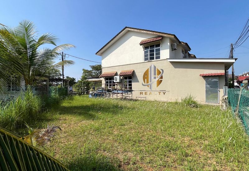 𝐑𝐔𝐌𝐀𝐇 𝐓𝐄𝐑𝐄𝐒 𝐃𝐔𝐀 𝐓𝐈𝐍𝐆𝐊𝐀𝐓 𝐂𝐎𝐑𝐍𝐄𝐑𝐋𝐎𝐓 𝐃𝐈 𝐓𝐀𝐌𝐀𝐍 𝐃𝐄𝐒𝐀 𝐒𝐎𝐋𝐄𝐇𝐀𝐇, 𝐊𝐔𝐀𝐋𝐀 𝐍𝐄𝐑𝐔𝐒