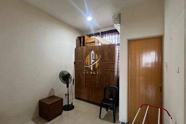 𝐑𝐔𝐌𝐀𝐇 𝐓𝐄𝐑𝐄𝐒 𝐃𝐔𝐀 𝐓𝐈𝐍𝐆𝐊𝐀𝐓 𝐂𝐎𝐑𝐍𝐄𝐑𝐋𝐎𝐓 𝐃𝐈 𝐓𝐀𝐌𝐀𝐍 𝐃𝐄𝐒𝐀 𝐒𝐎𝐋𝐄𝐇𝐀𝐇, 𝐊𝐔𝐀𝐋𝐀 𝐍𝐄𝐑𝐔𝐒