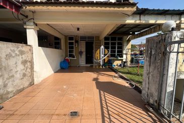 𝐑𝐔𝐌𝐀𝐇 𝐓𝐄𝐑𝐄𝐒 𝐃𝐔𝐀 𝐓𝐈𝐍𝐆𝐊𝐀𝐓 𝐂𝐎𝐑𝐍𝐄𝐑𝐋𝐎𝐓 𝐃𝐈 𝐓𝐀𝐌𝐀𝐍 𝐃𝐄𝐒𝐀 𝐒𝐎𝐋𝐄𝐇𝐀𝐇, 𝐊𝐔𝐀𝐋𝐀 𝐍𝐄𝐑𝐔𝐒