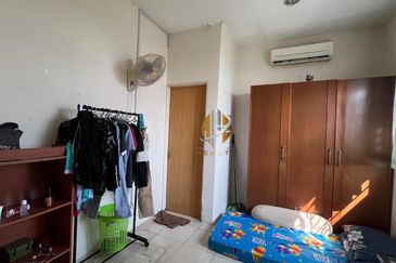 𝐑𝐔𝐌𝐀𝐇 𝐓𝐄𝐑𝐄𝐒 𝐃𝐔𝐀 𝐓𝐈𝐍𝐆𝐊𝐀𝐓 𝐂𝐎𝐑𝐍𝐄𝐑𝐋𝐎𝐓 𝐃𝐈 𝐓𝐀𝐌𝐀𝐍 𝐃𝐄𝐒𝐀 𝐒𝐎𝐋𝐄𝐇𝐀𝐇, 𝐊𝐔𝐀𝐋𝐀 𝐍𝐄𝐑𝐔𝐒