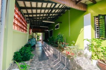 𝟏 𝐔𝐍𝐈𝐓 𝐑𝐔𝐌𝐀𝐇 𝐁𝐀𝐍𝐆𝐋𝐎 𝐒𝐄𝐓𝐈𝐍𝐆𝐊𝐀𝐓 𝐃𝐈 𝐊𝐄𝐑𝐓𝐈𝐇,𝐊𝐄𝐌𝐀𝐌𝐀𝐍, 𝐓𝐄𝐑𝐄𝐍𝐆𝐆𝐀𝐍𝐔