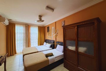 Shoplot 3 Tingkat + Business Hotel di Kuala Dungun, Terengganu di hadapan Politeknik Dungun 