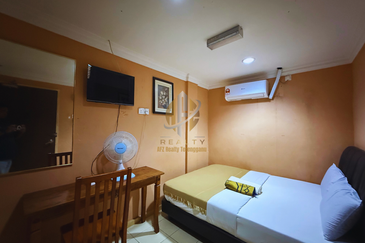 Shoplot 3 Tingkat + Business Hotel di Kuala Dungun, Terengganu di hadapan Politeknik Dungun 