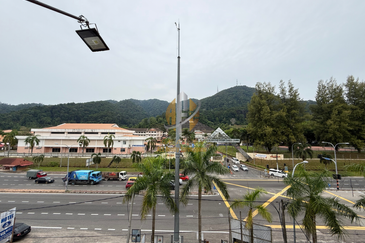 Shoplot 3 Tingkat + Business Hotel di Kuala Dungun, Terengganu di hadapan Politeknik Dungun 