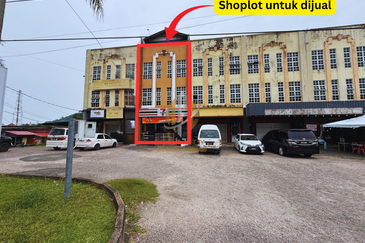 Shoplot 3 Tingkat + Business Hotel di Kuala Dungun, Terengganu di hadapan Politeknik Dungun 