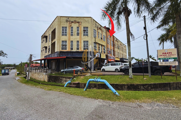 Shoplot 3 Tingkat + Business Hotel di Kuala Dungun, Terengganu di hadapan Politeknik Dungun 