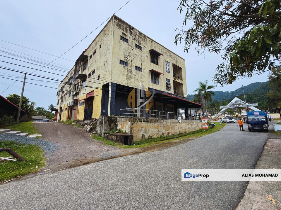Shoplot 3 Tingkat + Business Hotel di Kuala Dungun, Terengganu di hadapan Politeknik Dungun , Terengganu, Dungun