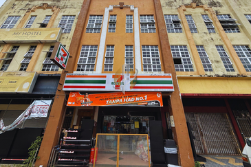 Shoplot 3 Tingkat + Business Hotel di Kuala Dungun, Terengganu di hadapan Politeknik Dungun 