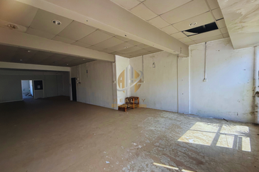 Shoplot 2 Tingkat di Bukit Tumbuh, Seberang Takir, Terengganu di Tepi Jalan Utama ke Airport