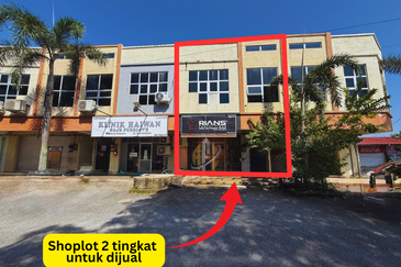 Shoplot 2 Tingkat di Bukit Tumbuh, Seberang Takir, Terengganu di Tepi Jalan Utama ke Airport