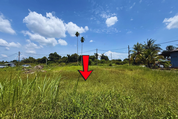 Tanah Lot syarat Bangunan bersaiz 1137m² di Batu 9 Kg. Padang Mengkuang, Bukit Payong Terengganu berdekatan Stesen Petron