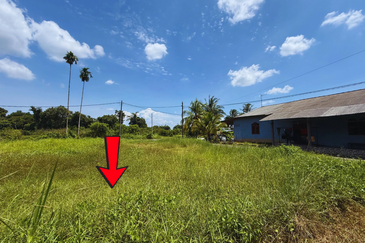Tanah Lot syarat Bangunan bersaiz 1137m² di Batu 9 Kg. Padang Mengkuang, Bukit Payong Terengganu berdekatan Stesen Petron